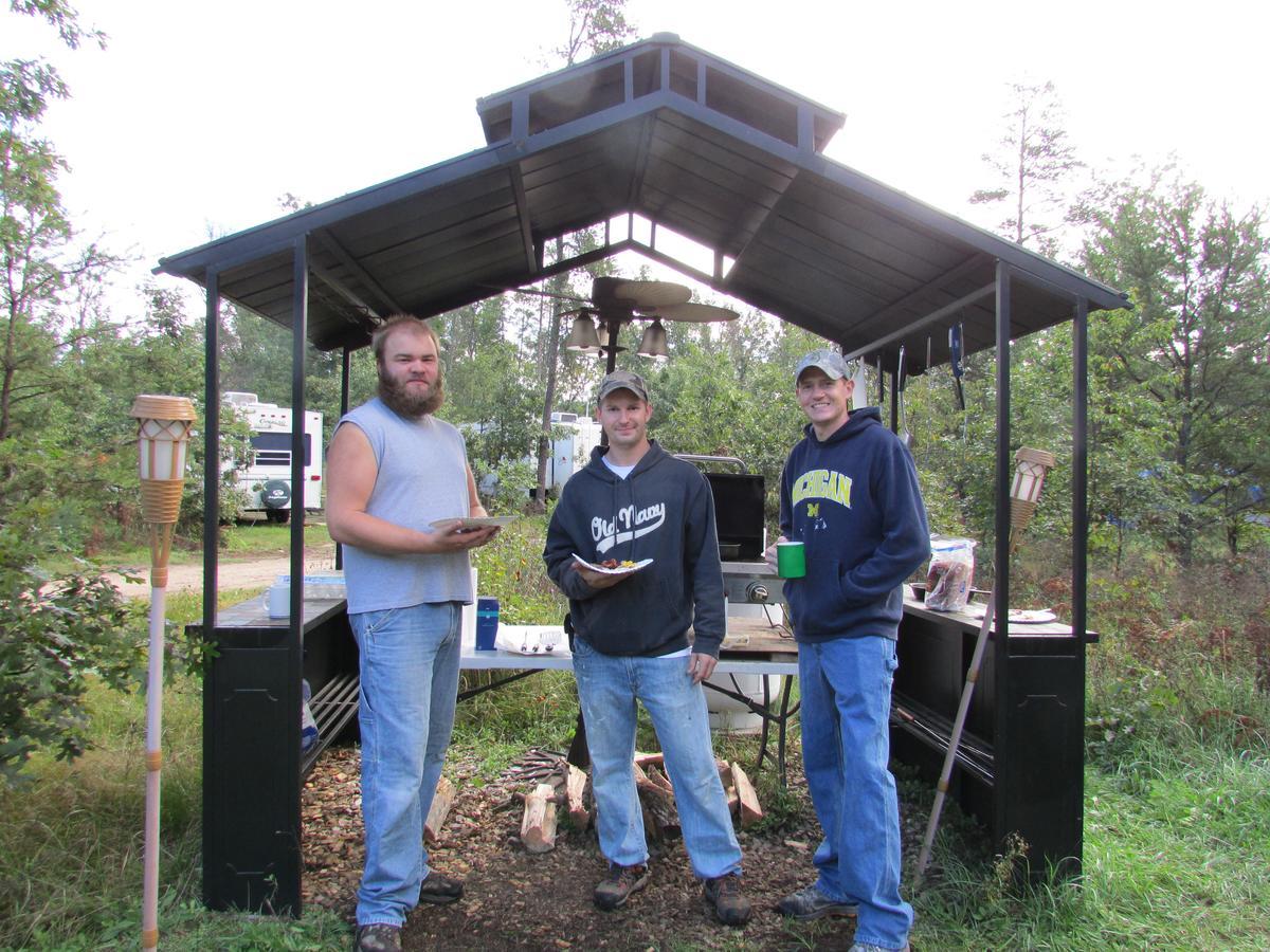 Best Bear Lodge & Campground Irons Exterior photo